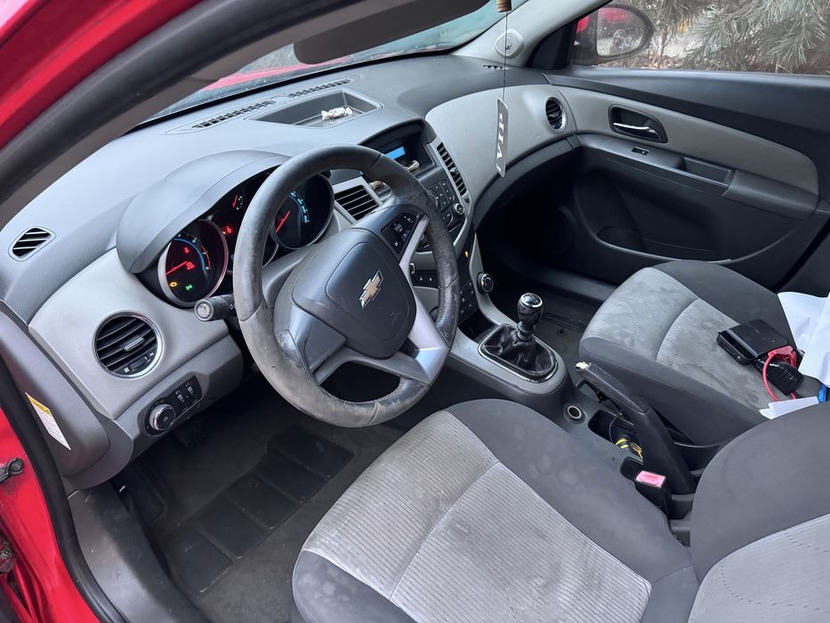 Chevrolet Cruze rosu 1.6 benzina