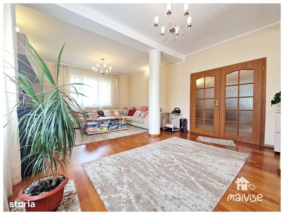 Vila superba cu garaj si  teren 1500 mp, Covasna