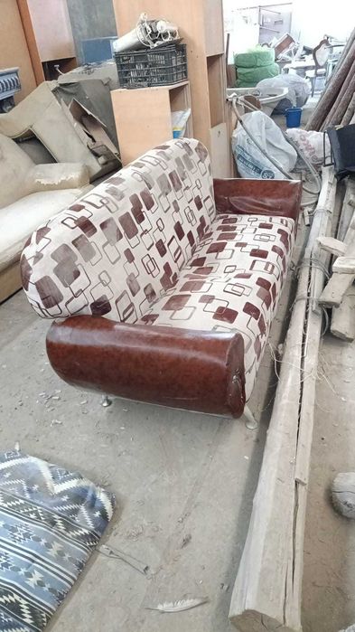 Диван диванчик старенький