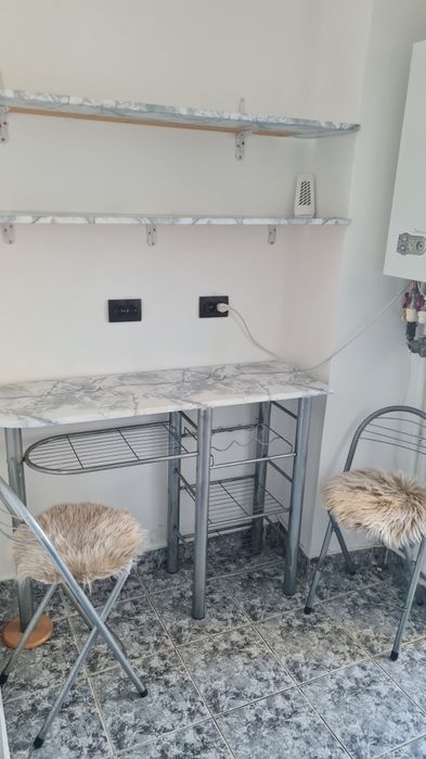 Închiriez garsonieră ultracentral 30mp, deasupra la Galerie de Arta, langa Piata centrala Deva