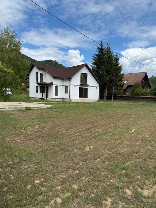 Vând  casă în Tăuții de Sus