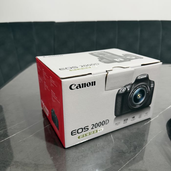 Aparat foto Canon EOS2000 D  EF-S 18-55 III  în garanție