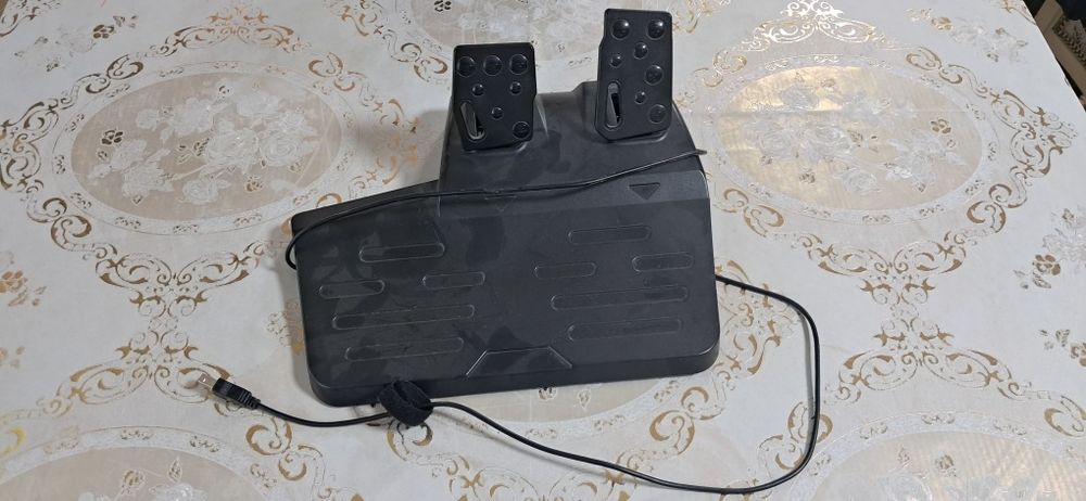 Продам Б/У руль и пидали от ps4