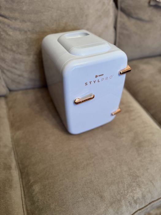 Frigider cosmetice/ mini frigider