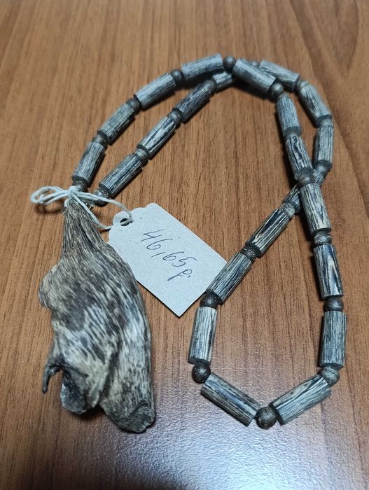 Колие с висулка от агарово дърво