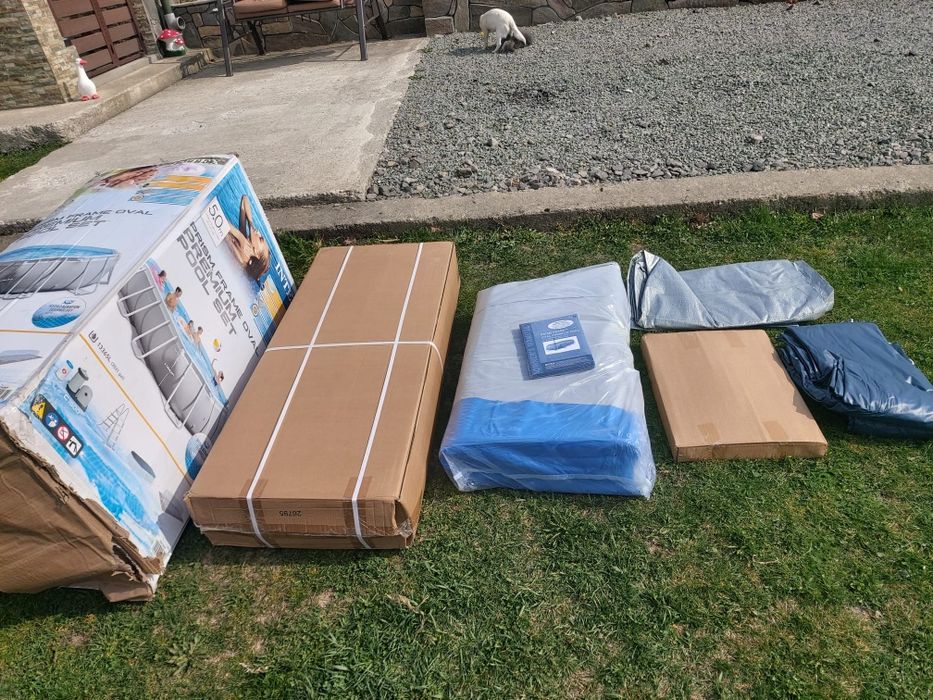 Vând piscina 2000 RON