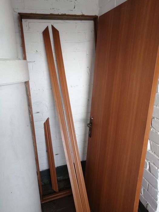 Продам входную дверь