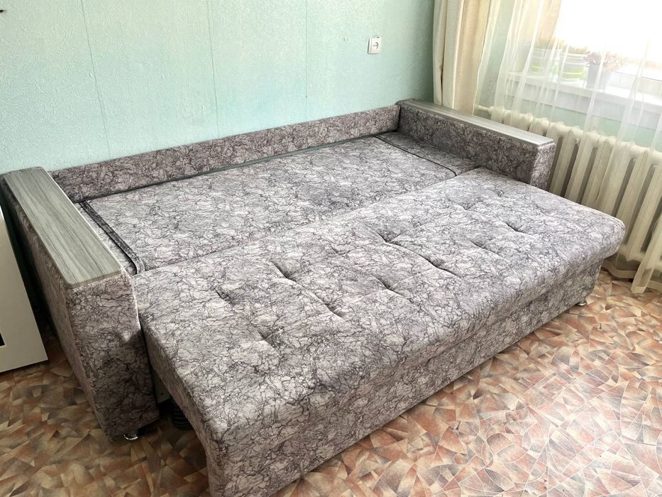 Продается диван.