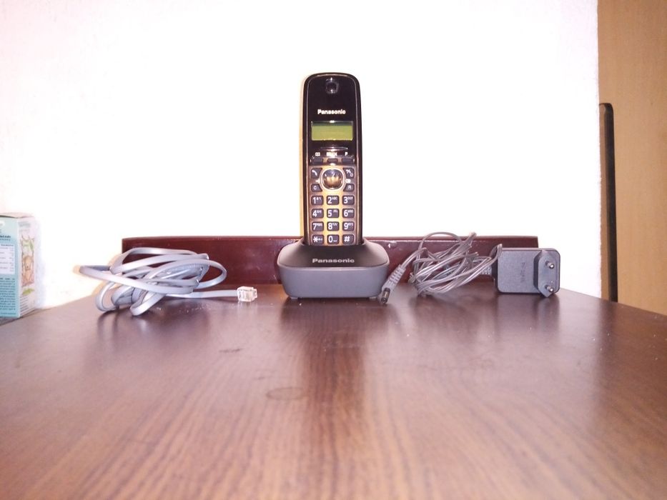 Vând telefon fix Panasonic fără fir, model KX-TG1611FX