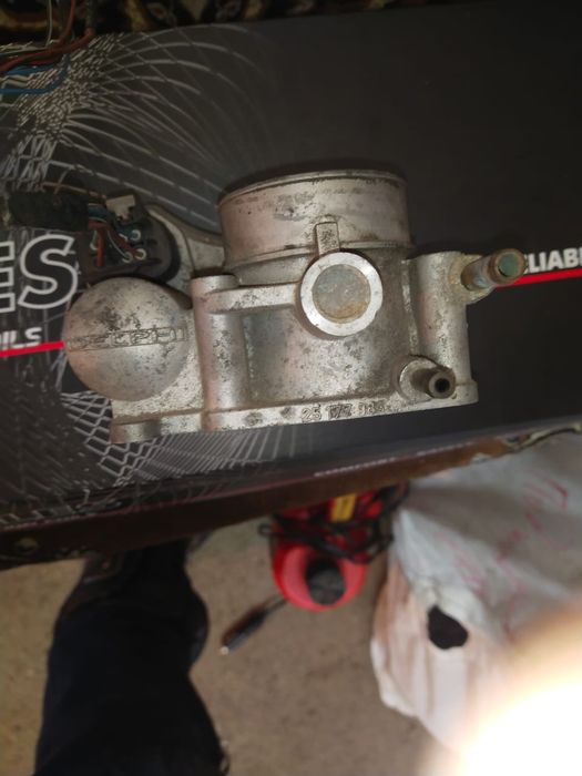 Продам дроссельную заслонку