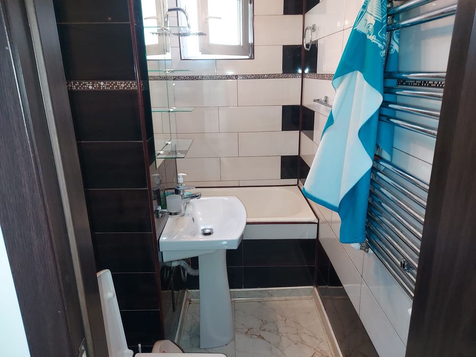 Închiriez apartament  2 camere