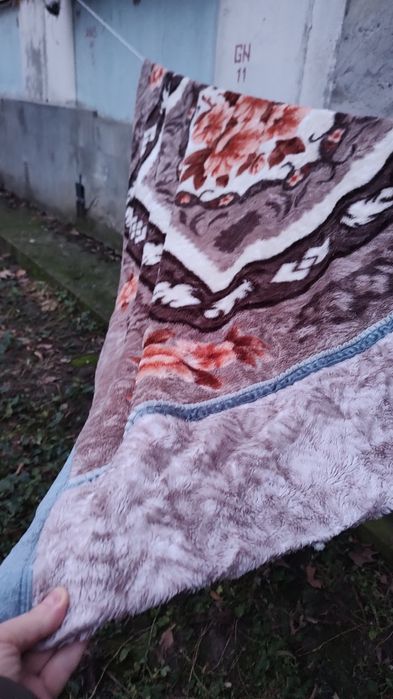 pătură groasă, dublă,200 x 180 cm.