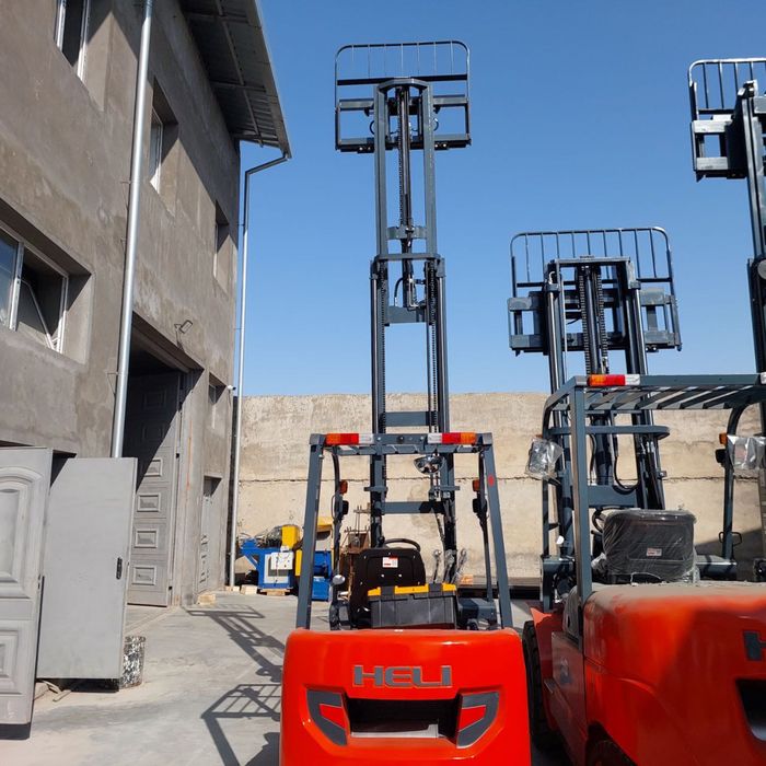 Дизельный вилочный погркзчик авто кара спецтехника склад техника HELI