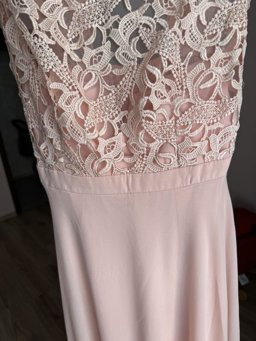 Дълга рокля в прасковено розов цвят