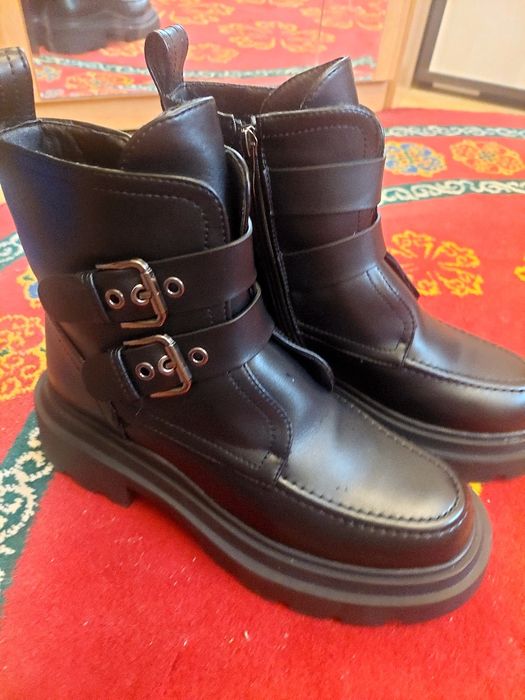 Продам зимние ботинки