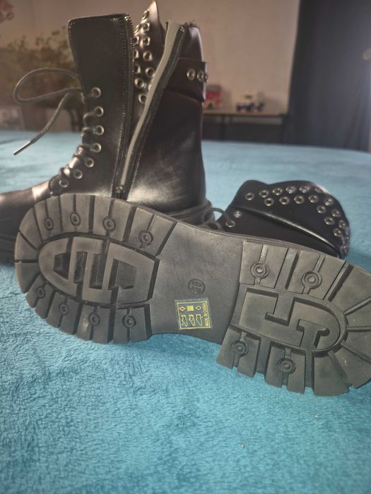 Vând încălțăminte