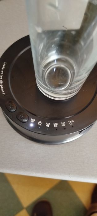 Диспенсър за алкохол и други течности