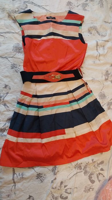 Продам платья на новый год