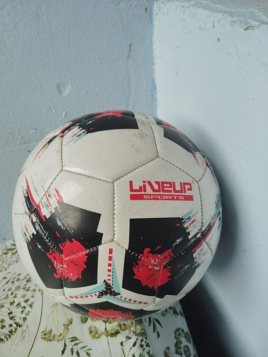 Продавам топки за Футбол