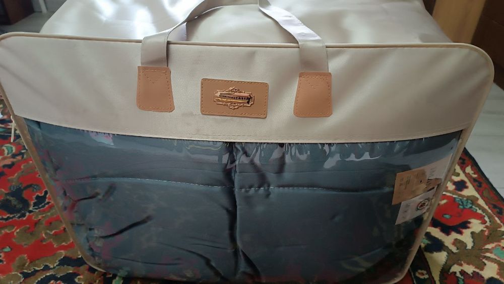 Одеяло теплое, ткань: микрофибра, очень мягкая и нежная.