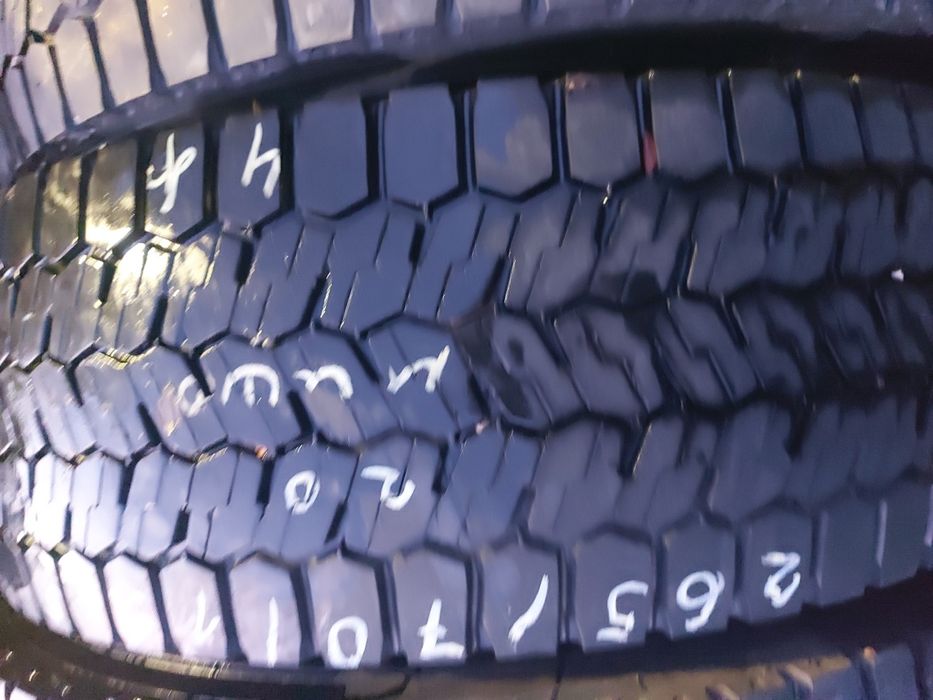 265/70R19.5 Michelin 4 броя