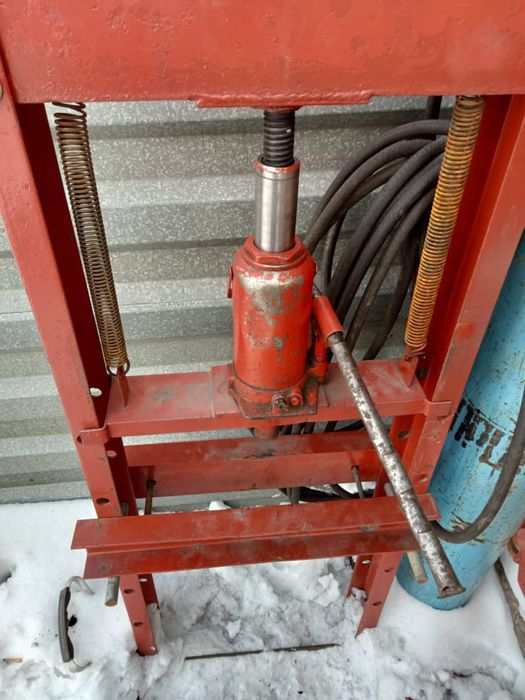 Продам пресс 10 тонник