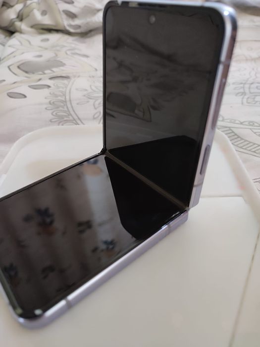 Samsung galaxy flip 4