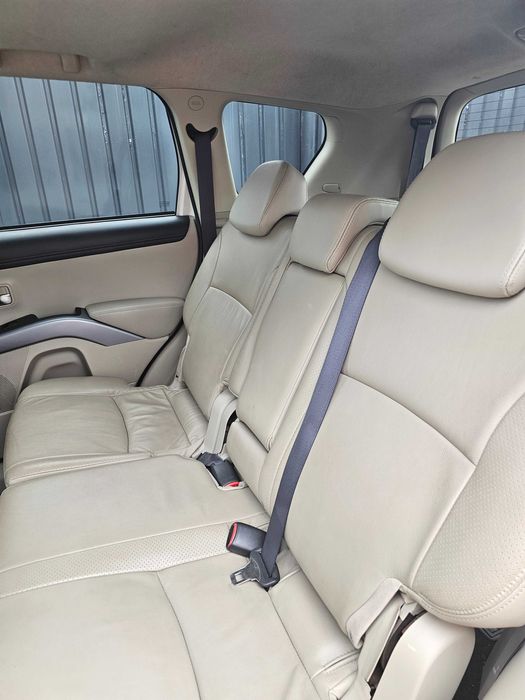 Mitsubishi Outlander 2