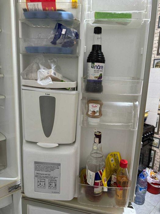 Холодильник LG (No Frost, двухкамерный, нижняя морозильная камера).