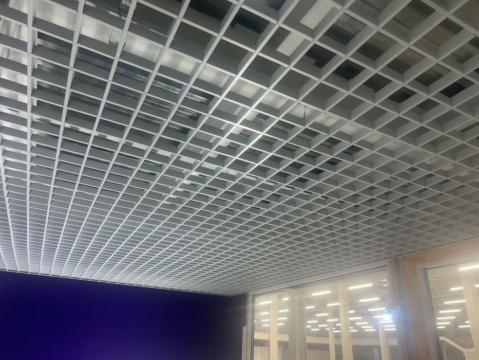 Грильято полвесной потолок