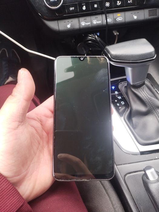 Самсунг А50 продам