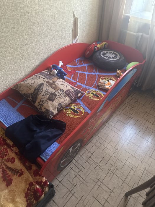 Продам  кровать , доску , самакат , доска для рисование