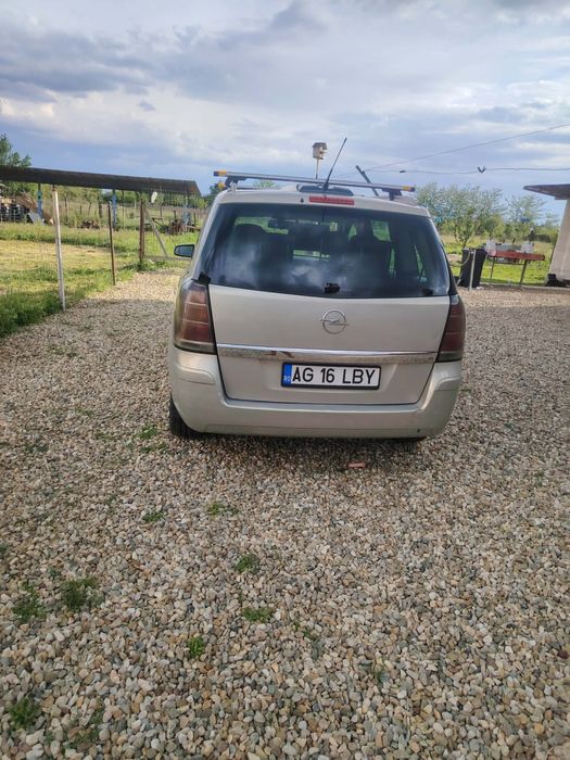 Vand schimb Opel Zafira B 7 locuri