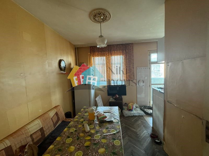 Продава се Тристаен апартамент в Варна, Автогара - 80 кв.м за 1425 €/кв.м - Снимка #2