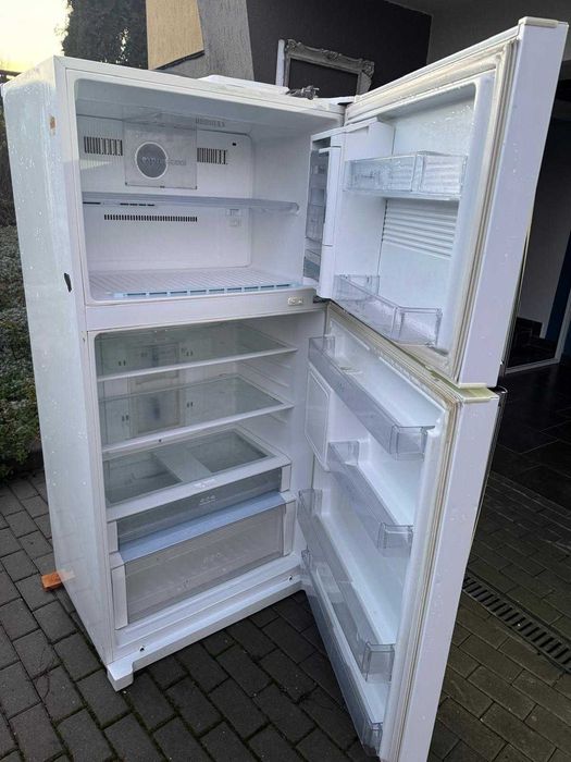 Vând combină frigorifică LG GR-B652YVSK – capacitate mare, cu dispozitiv gheață