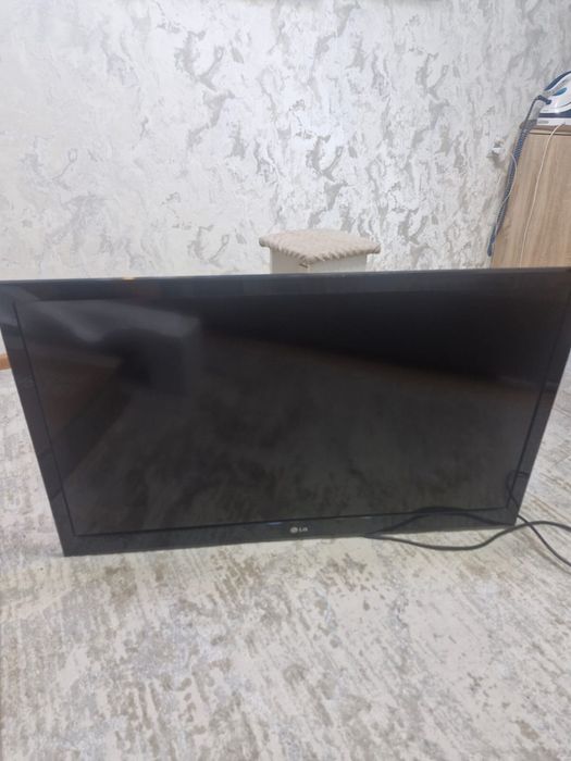 Телевизор 100х61 LG
