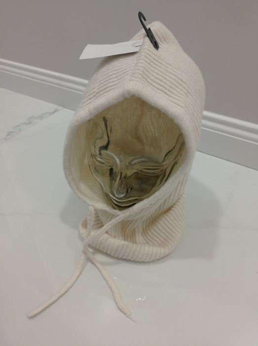 Лот от зимни шапки