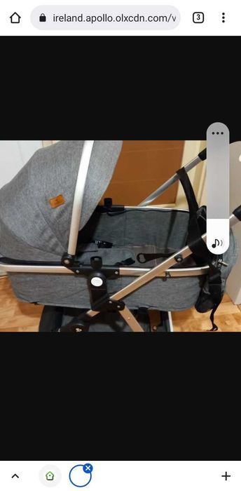 Бебешка количка ,сребрист цвят се води