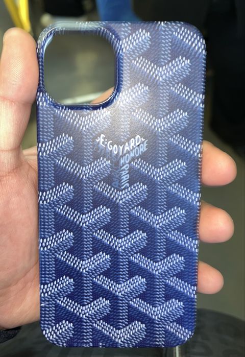 Продам Чехол 13 айфон Goyard