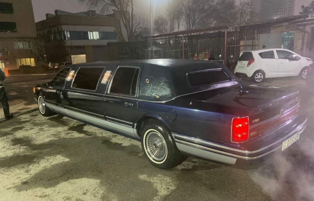 Продоётся Lincoln town car сотилади цена 33.000 у.е