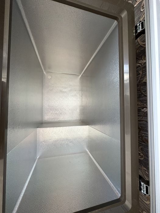 Продам морозильную камеру Leadbros