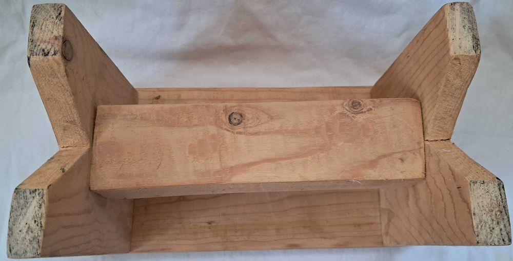 Scaun mic de lemn, 29.5 cm x14x18 cm