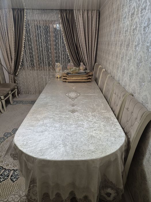 Стол со стульями