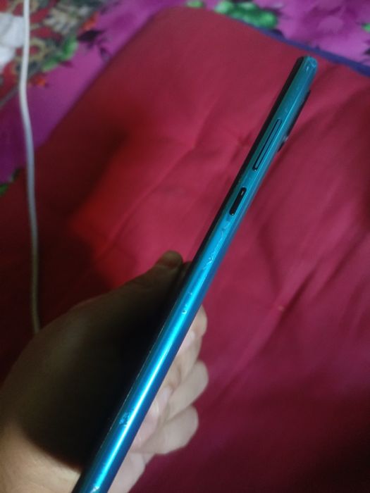 Redmi 9 a xolati zor hamma joyi ishlaydi ekraniga hcnma qlmagan  yaxsh