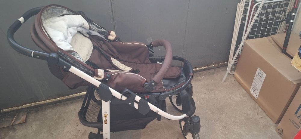 Комбинирана бебешка количка