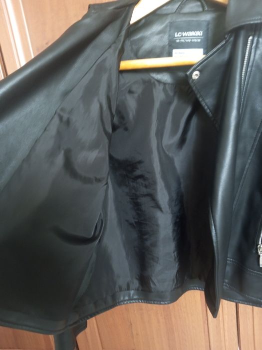 Продам кожанку на девочку