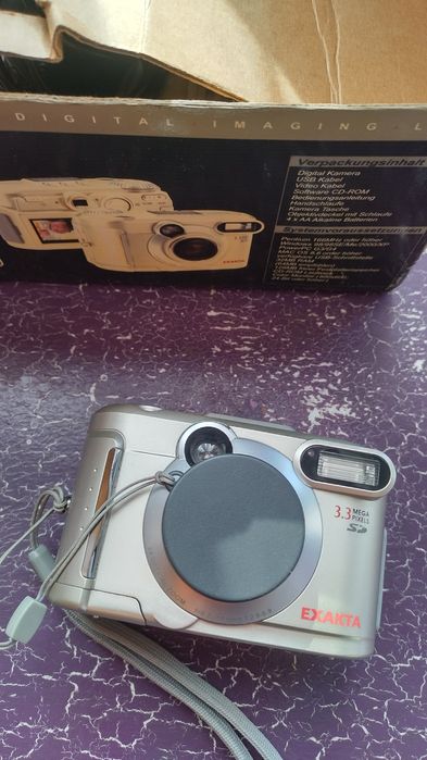 Фотоапарат Ехакта с камера