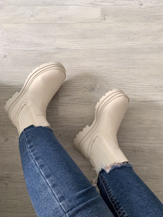 Ghete bocanci dama Stradivarius marimea 39 ecru alb crem