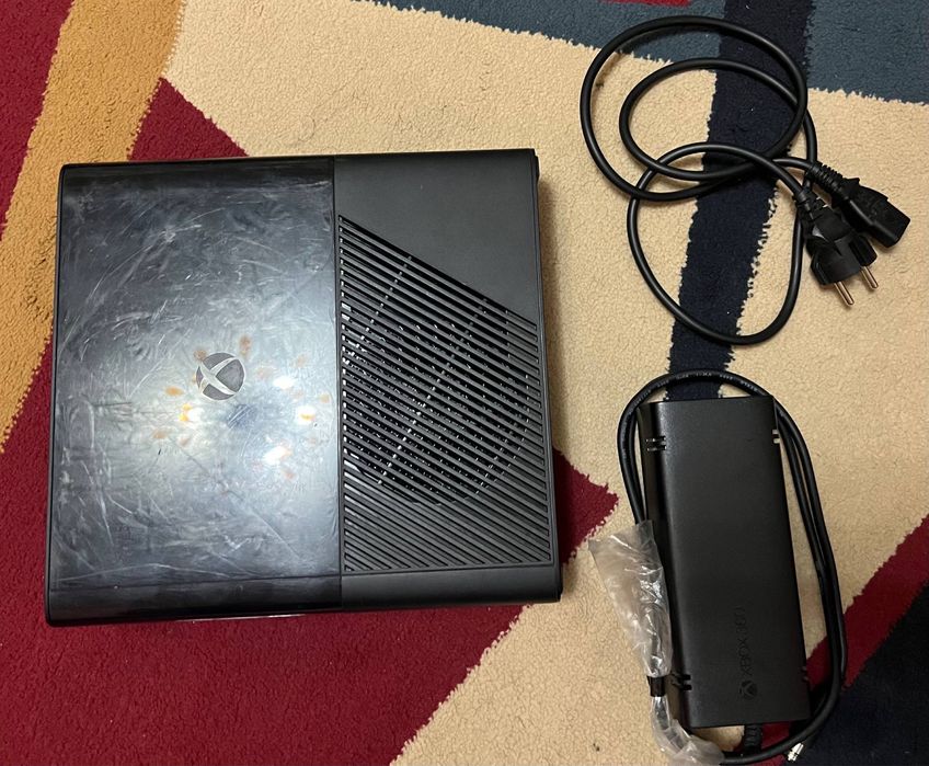 Игровая приставка Xbox 360 E