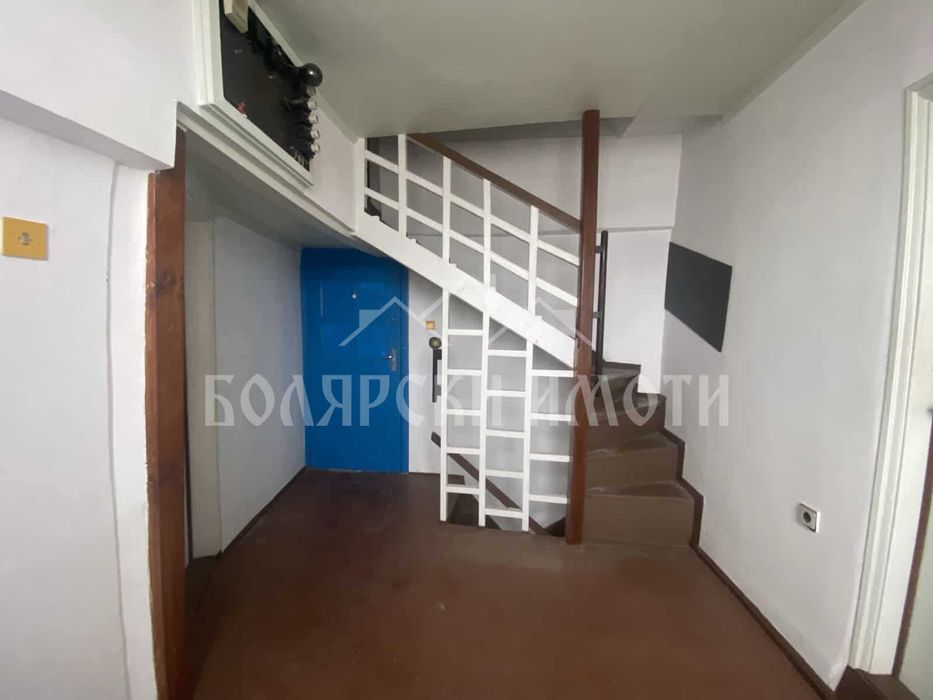 Къща с Панорамна гледка в кв. Варуша